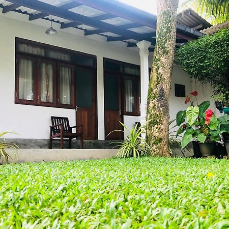 Hotel Waves Hikkaduwa Exterior foto