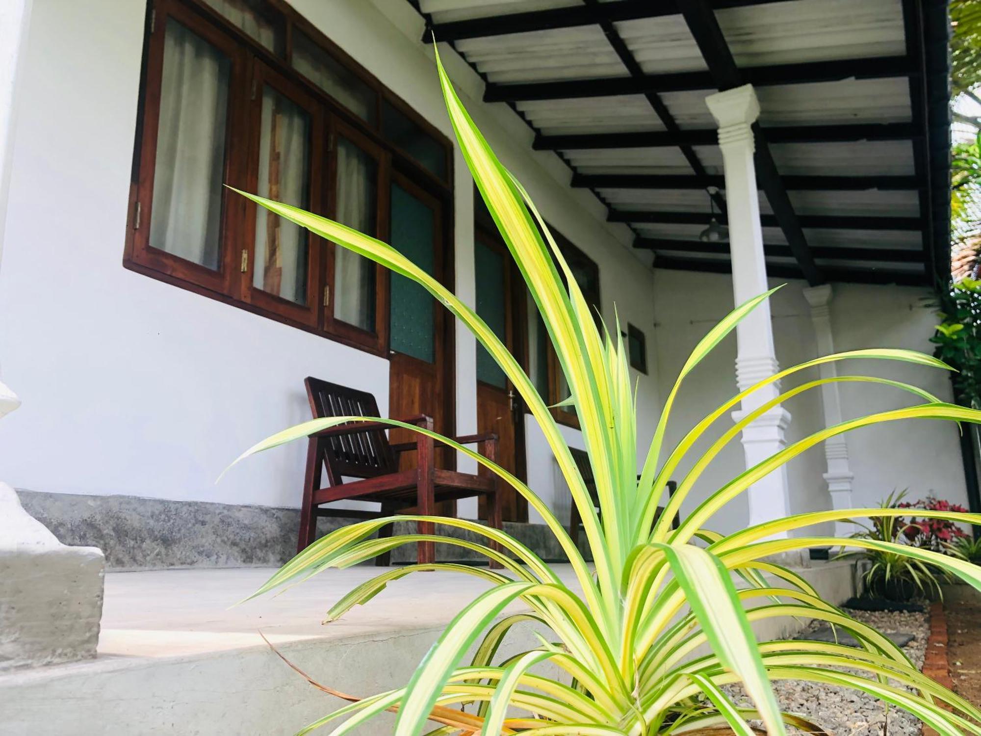 Hotel Waves Hikkaduwa Exterior foto