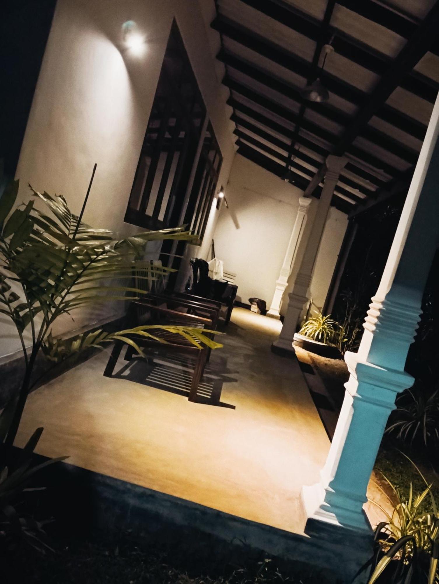 Hotel Waves Hikkaduwa Exterior foto