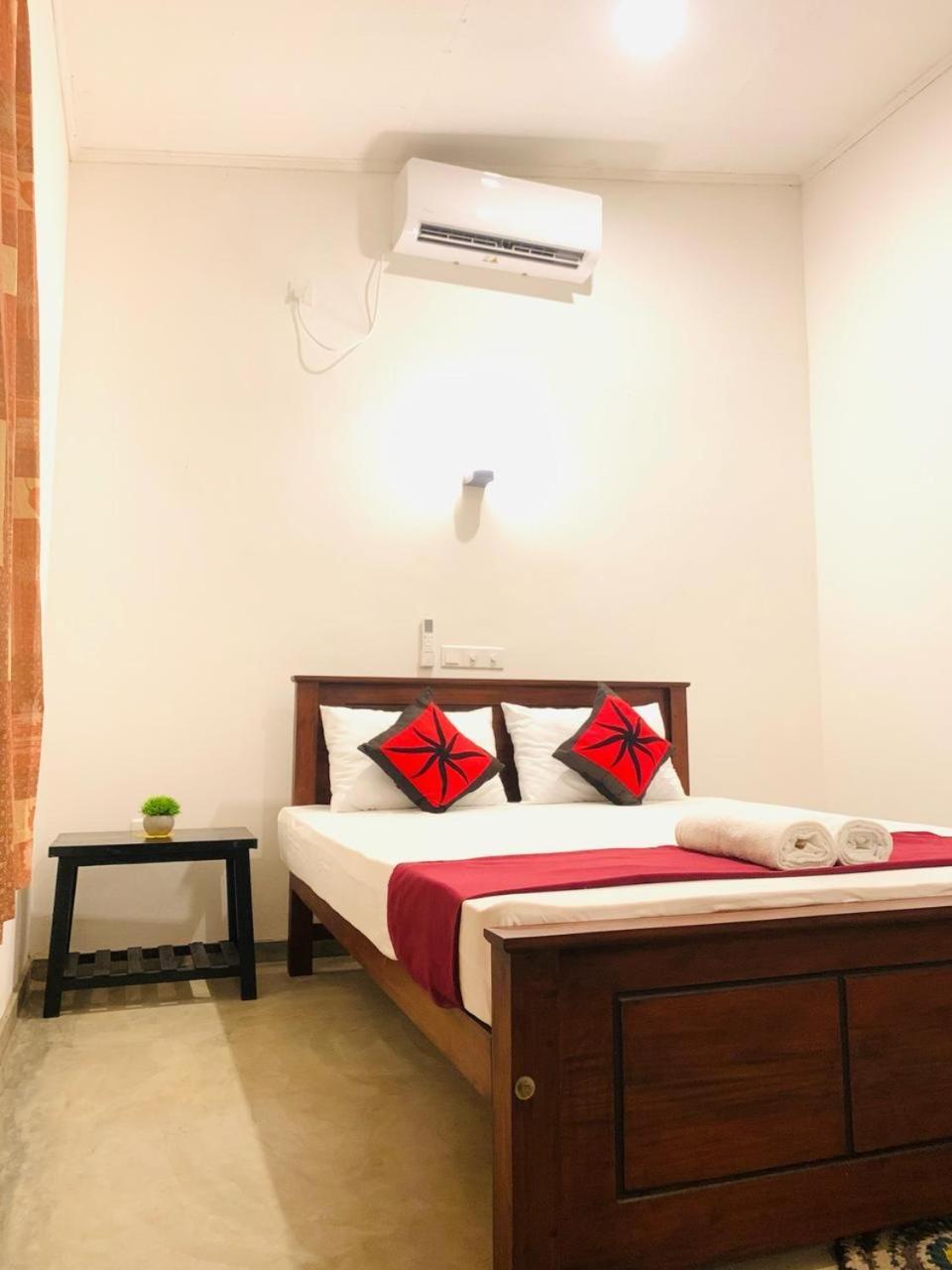 Hotel Waves Hikkaduwa Exterior foto